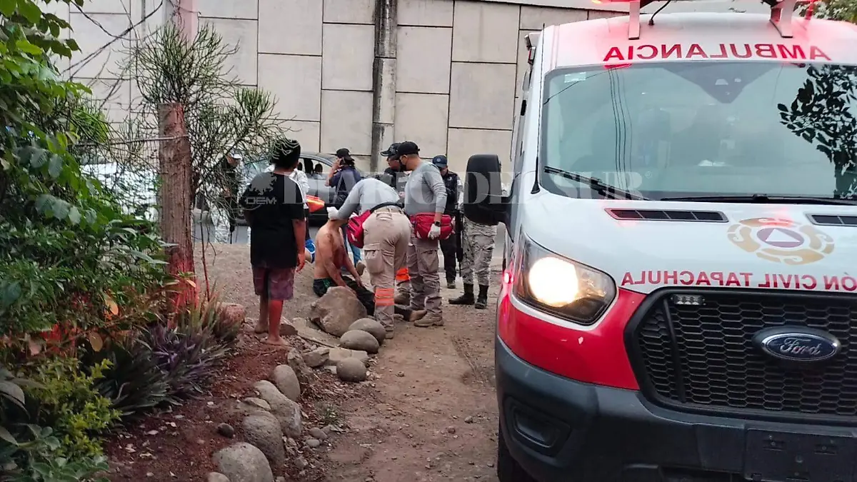 paramedicos atediendo a lesionado